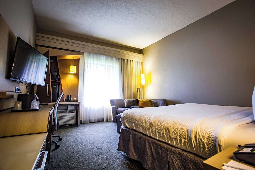 Room, 1 King Bed - Photo 3