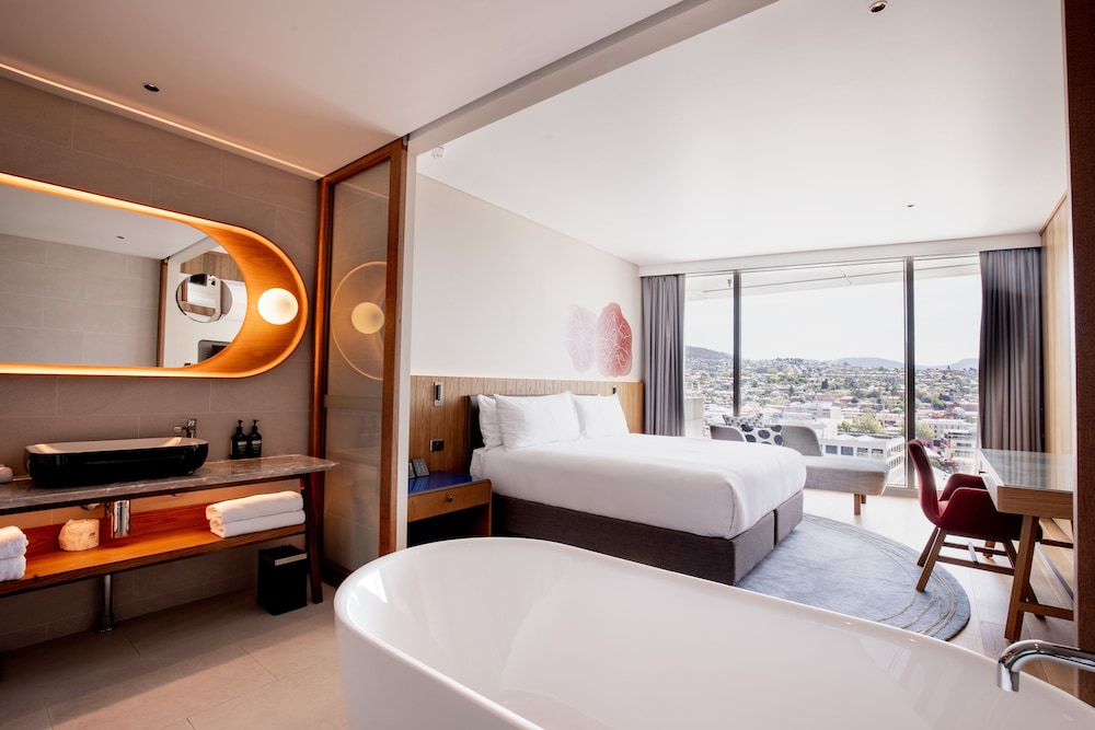 Suite, 1 Bedroom, Club Lounge Access, City View thumbnail 5