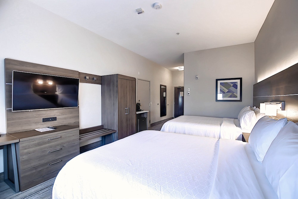 Standard Room, 2 Queen Beds, Roll-in Shower (Mobility Accessible) - Photo 2