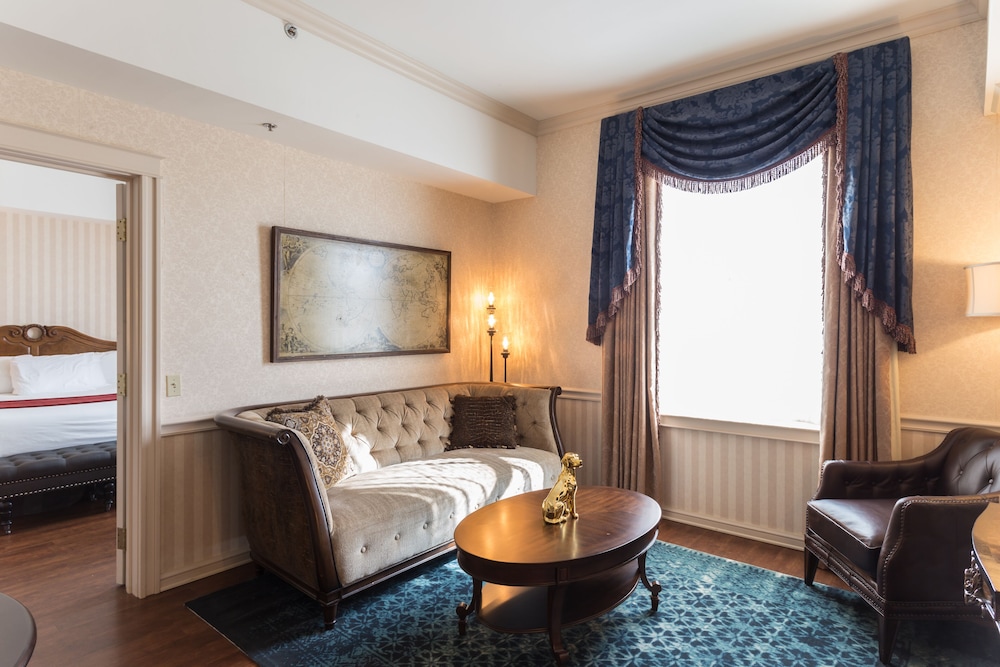 Executive Suite, 1 King Bed (Presidential Suite)