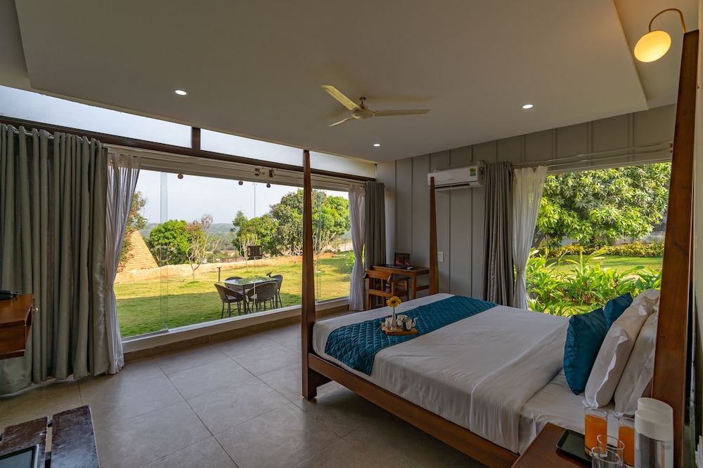 The Heliconia with Jacuzzi photo 1