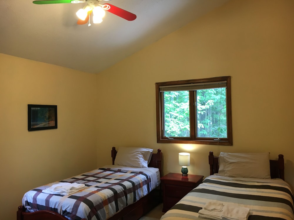 Deluxe Room, Multiple Beds, Non Smoking photo 3