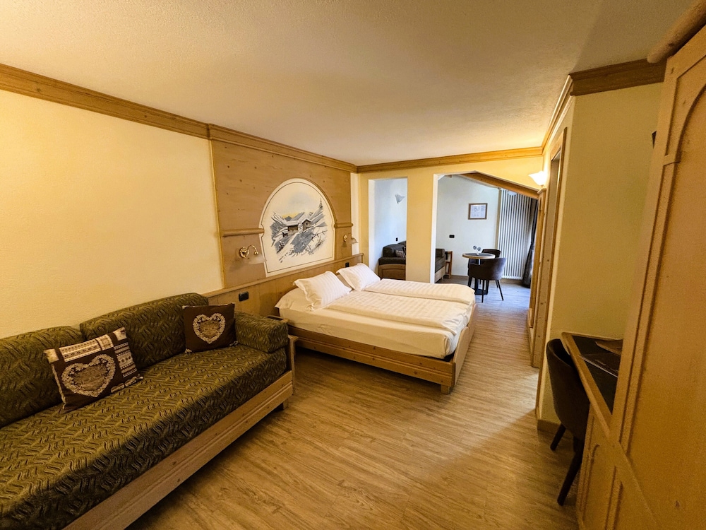 Panoramic Room