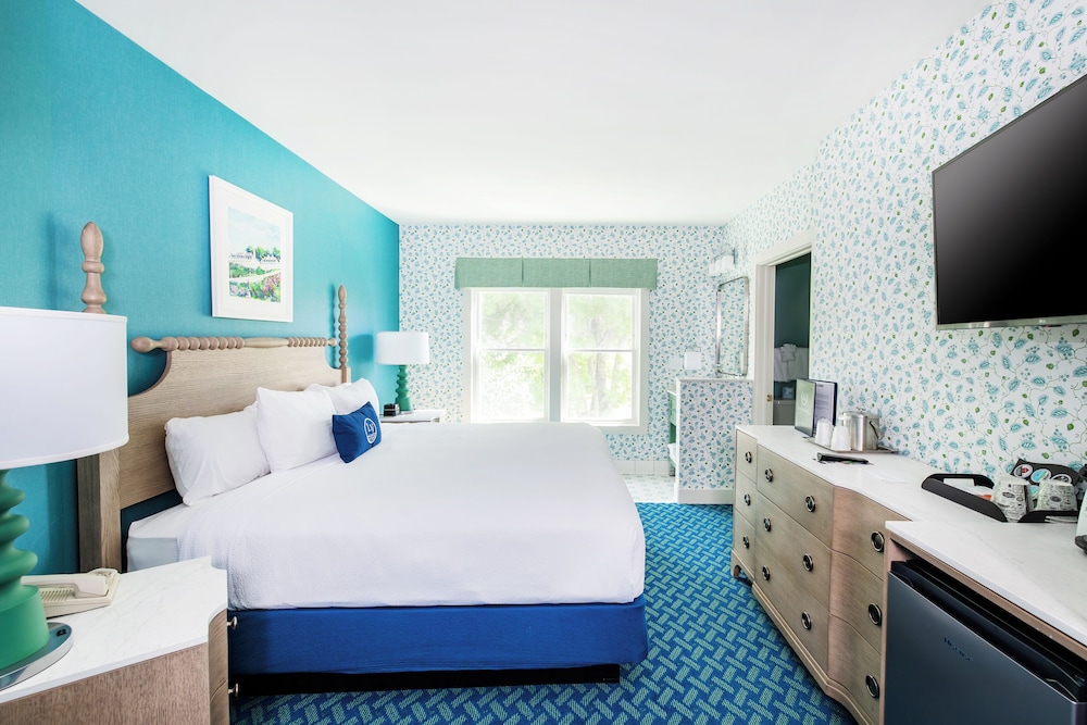 Deluxe Room, 1 King Bed photo 1