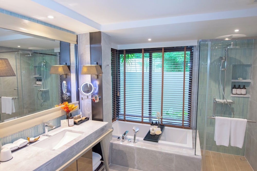 Deluxe Room, 1 King Bed (Garden Pavilion) - Photo 23
