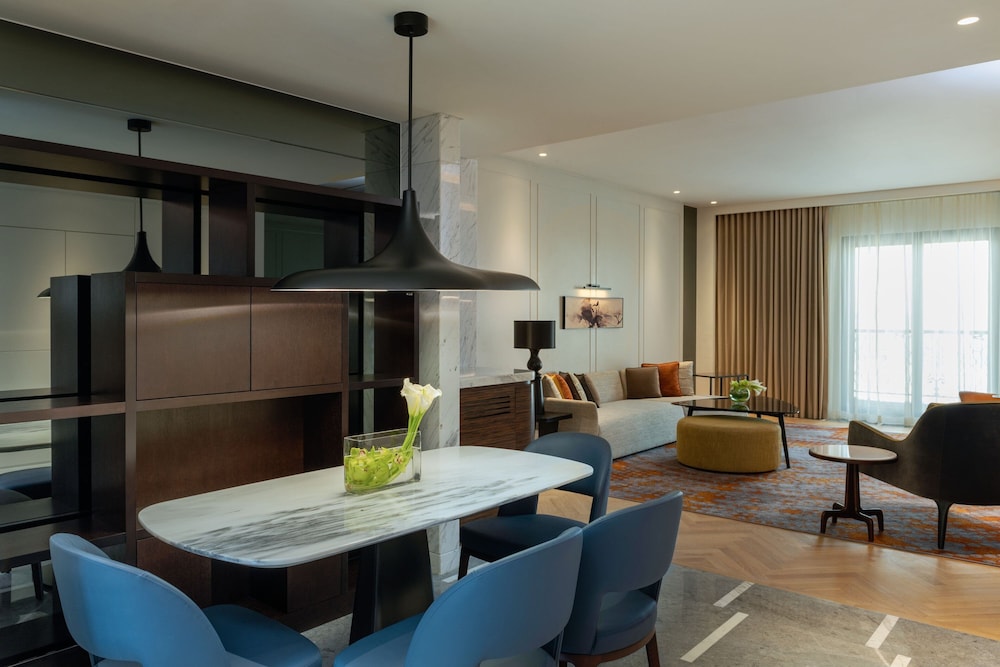 Suite, 1 Bedroom - Photo 6