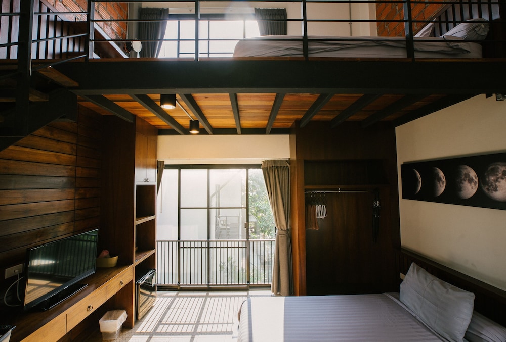Loft Room photo 3