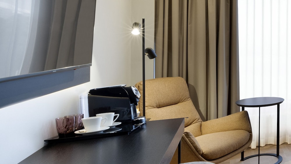 Superior Twin Room, City View - Photo 3