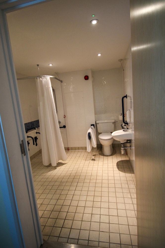 Room, 1 Double Bed, Accessible - Photo 3