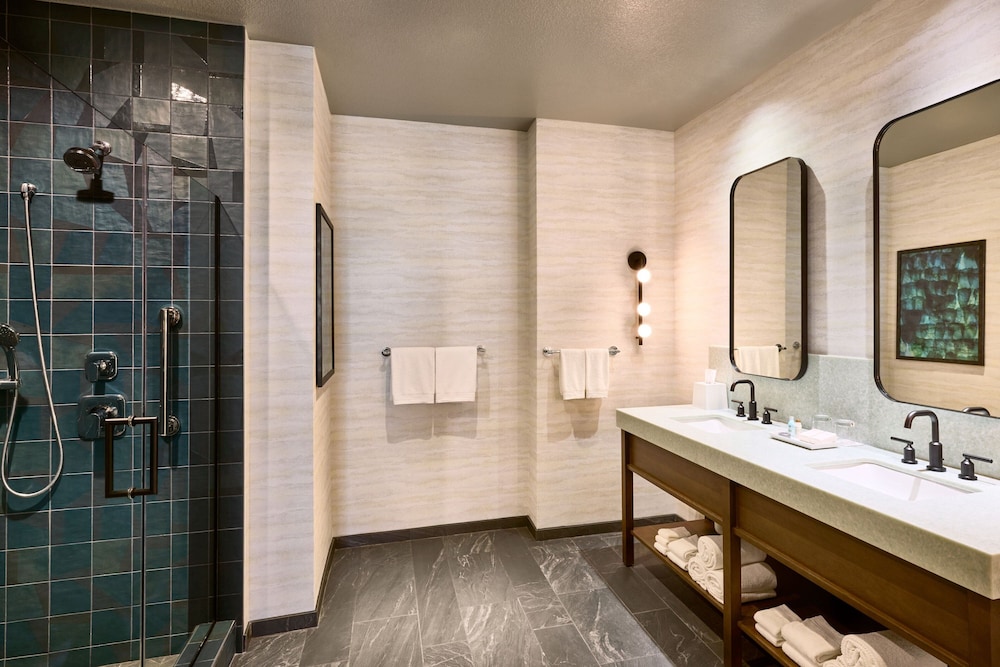 Executive Suite, 1 King Bed - Photo 7
