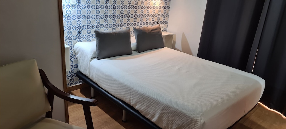 Economy Double Room Single Use photo 3