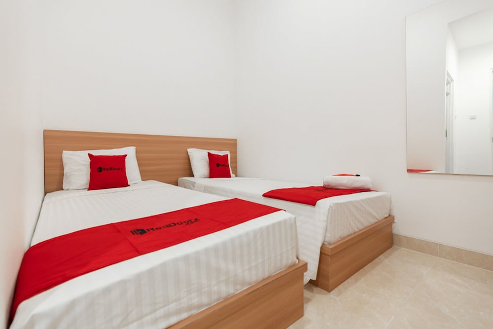 Twin Room (Reddoorz) - Photo 3