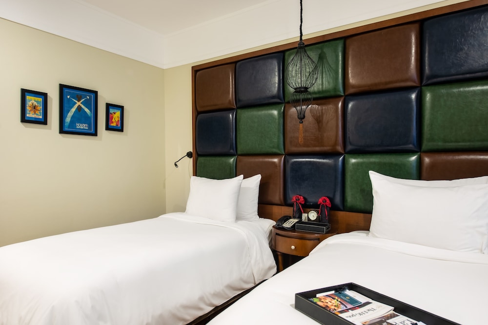 Family Suite, 1 king and 2 single beds
