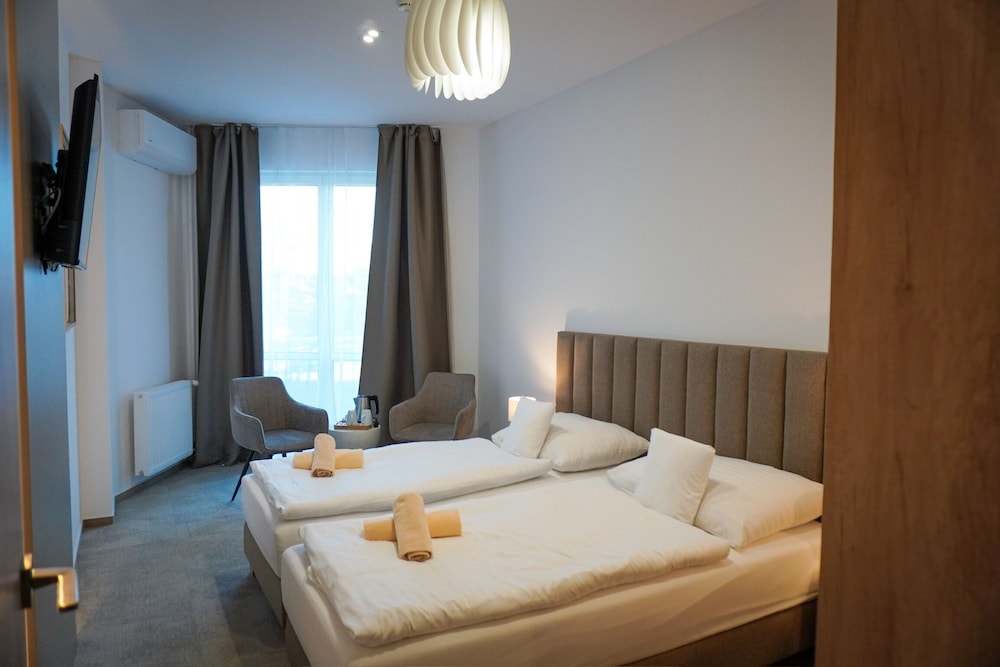 Premium Twin Room photo 2