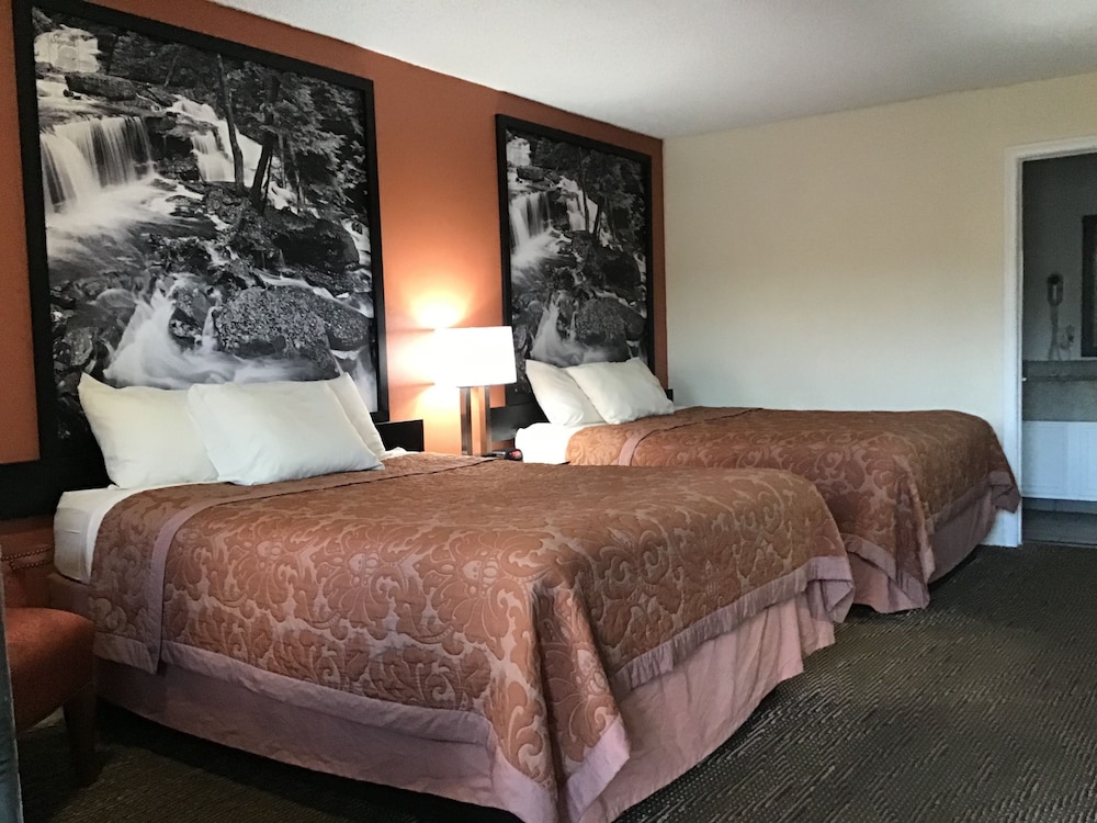 Standard Room, 2 Queen Beds - Photo 4