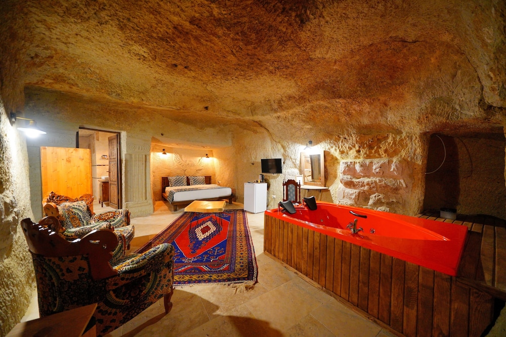 ARROW Deluxe Cave Room