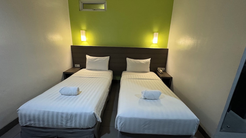 Standard Twin Room (No Window) photo 2