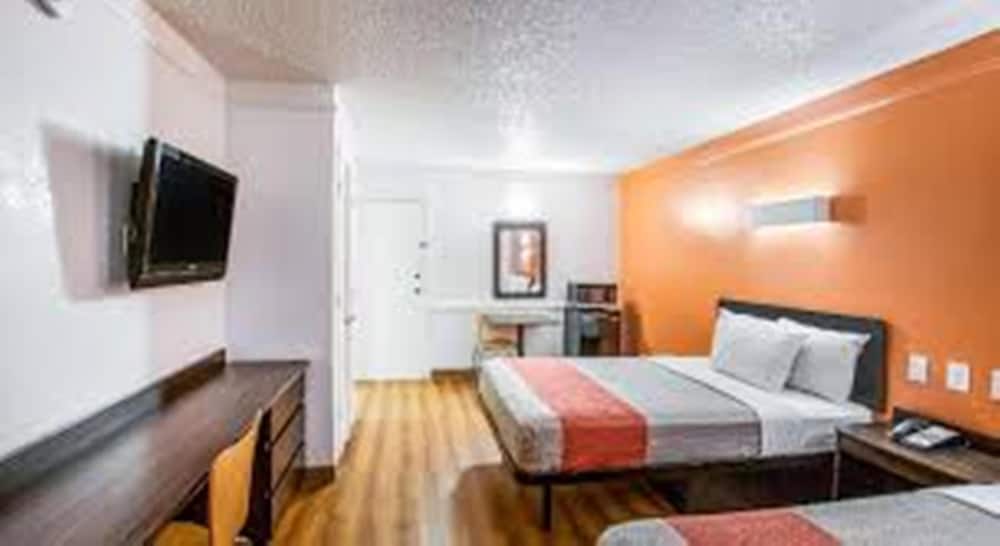 Standard Room, 2 Double Beds, Non Smoking - Photo 3