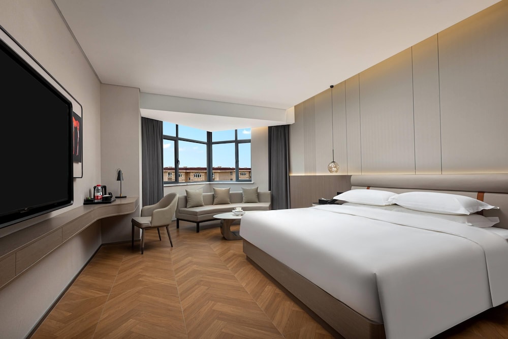Executive Room, 1 King Bed, Smoking