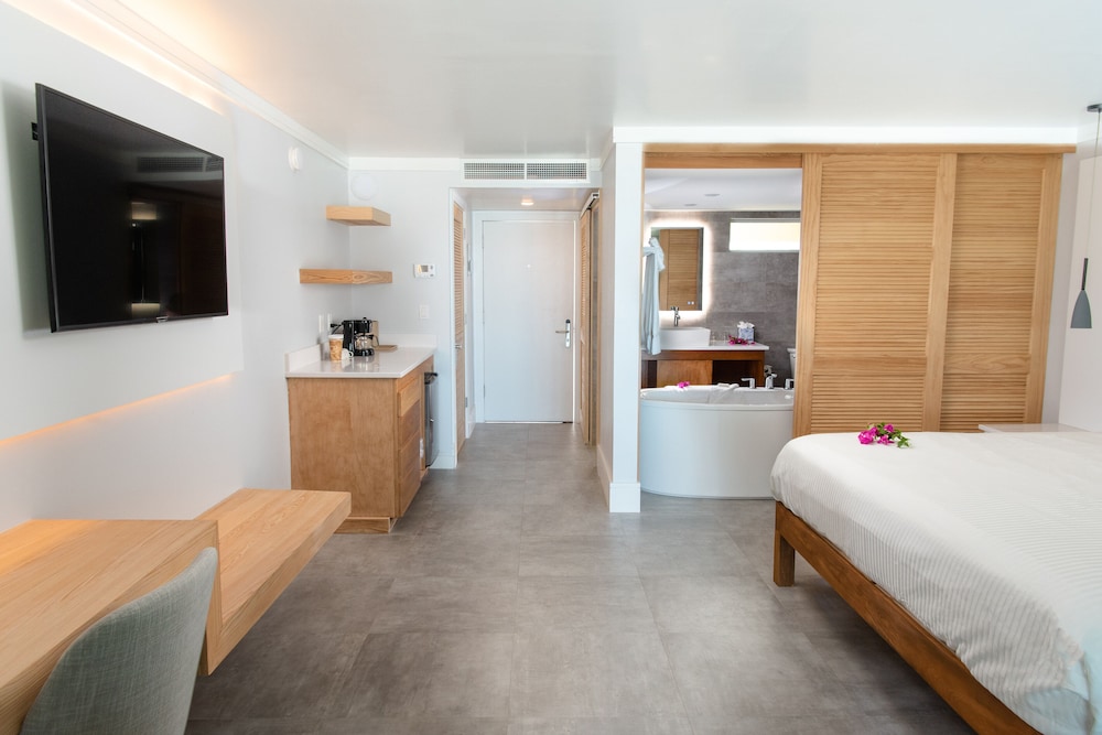 Deluxe Room, 2 Queen Beds (Plus) photo 3
