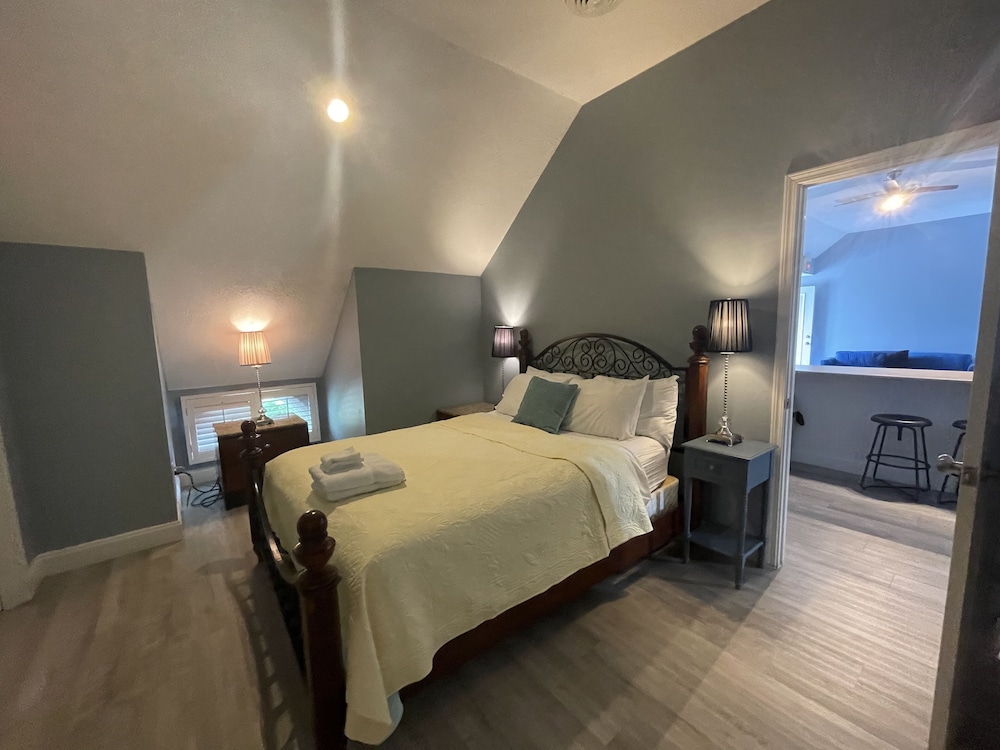 Standard Apartment, 2 Bedrooms, Balcony, Lake View photo 2