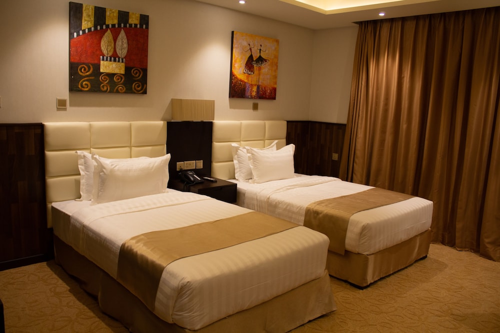 Deluxe Room, 1 King Bed - Photo 1