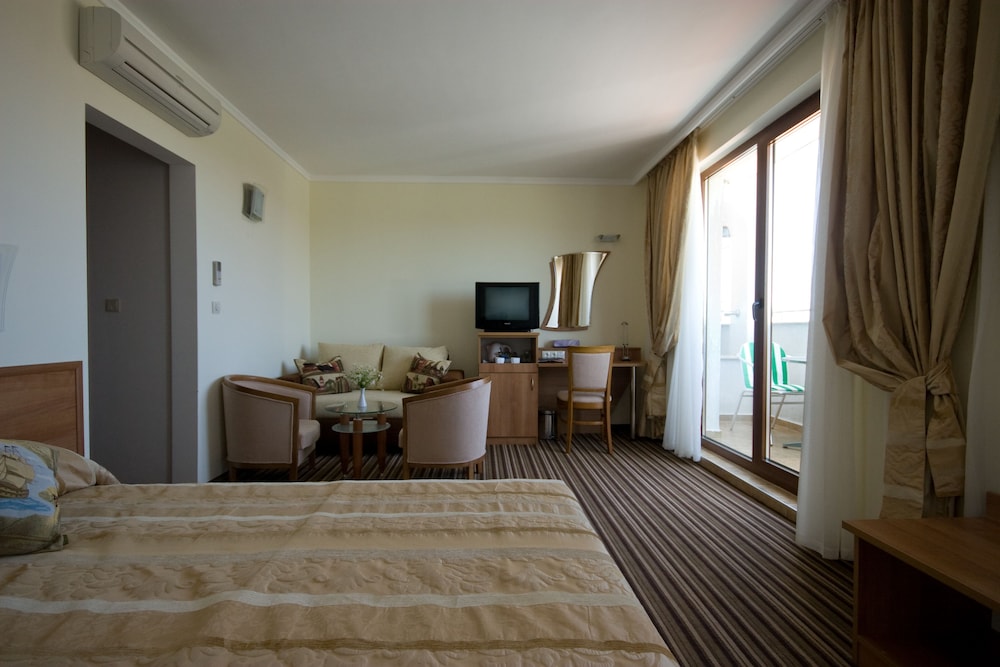 Family Double Room, 1 Double Bed With Sofa Bed, Partial Sea View