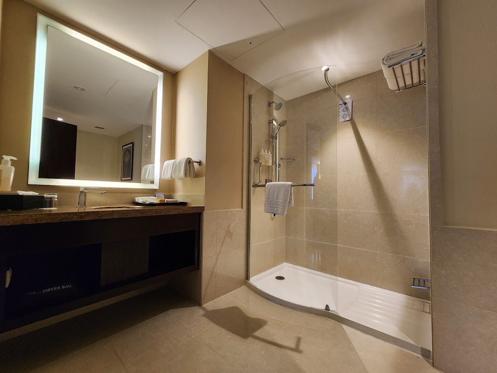 Deluxe Suite, 1 Bedroom - Photo 12