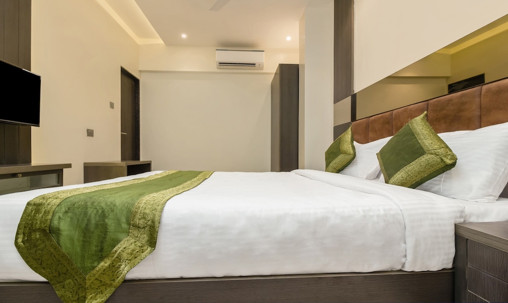 Executive Room - Photo 8