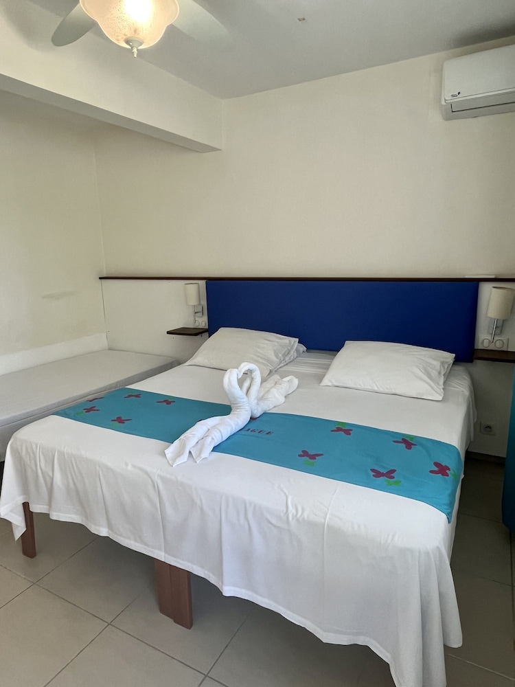 Superior Suite, 1 Bedroom, Terrace, Partial Ocean View photo 2