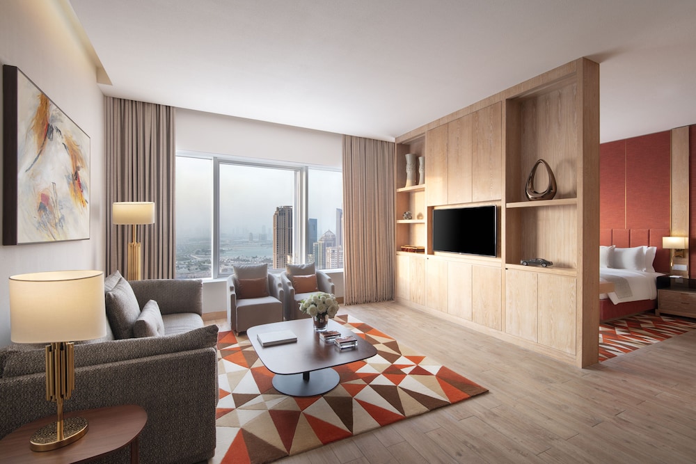 Club Suite, 1 Bedroom With Beach Access, Non Smoking, City View photo 3