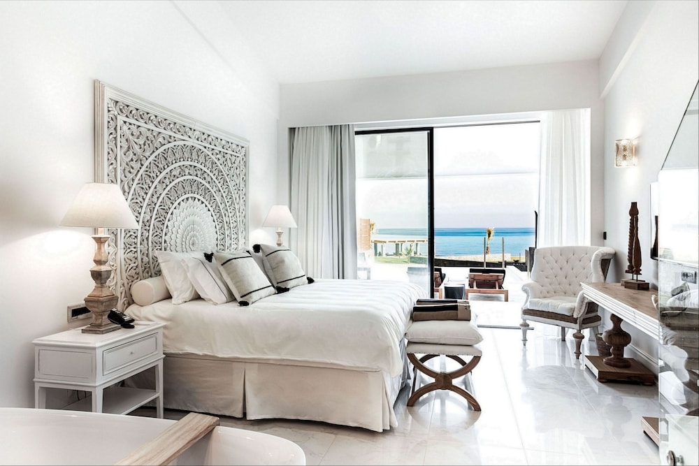 Luxury Loft, Private Pool, Beachfront