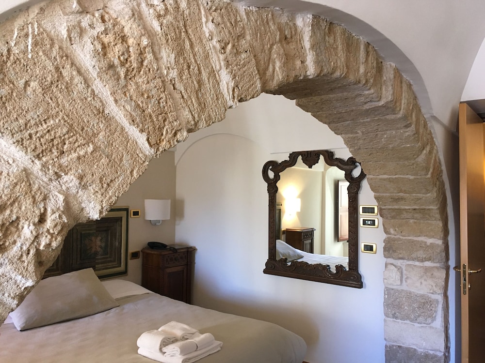 Family Apartment, 1 Bedroom, Kitchen, Courtyard View photo 1