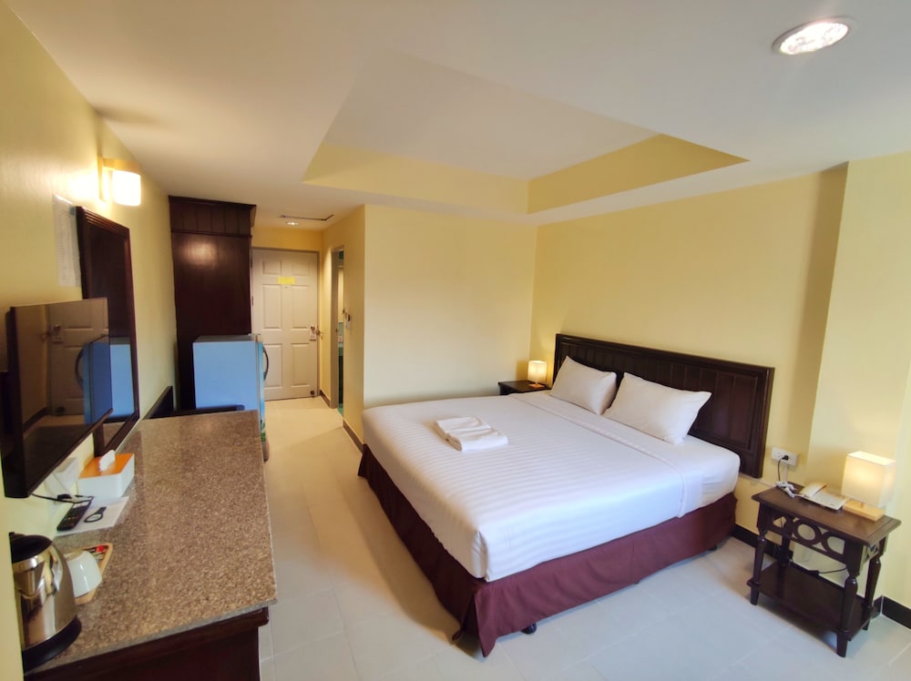 Standard Room, 1 King Bed, Pool View - Photo 8