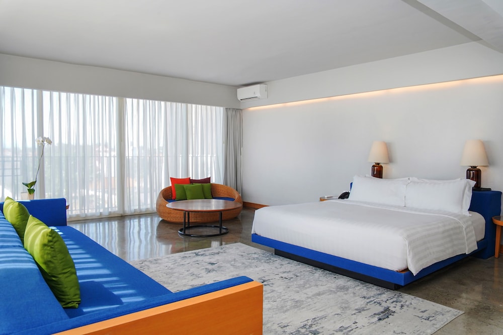 Corner Suite - Photo 5