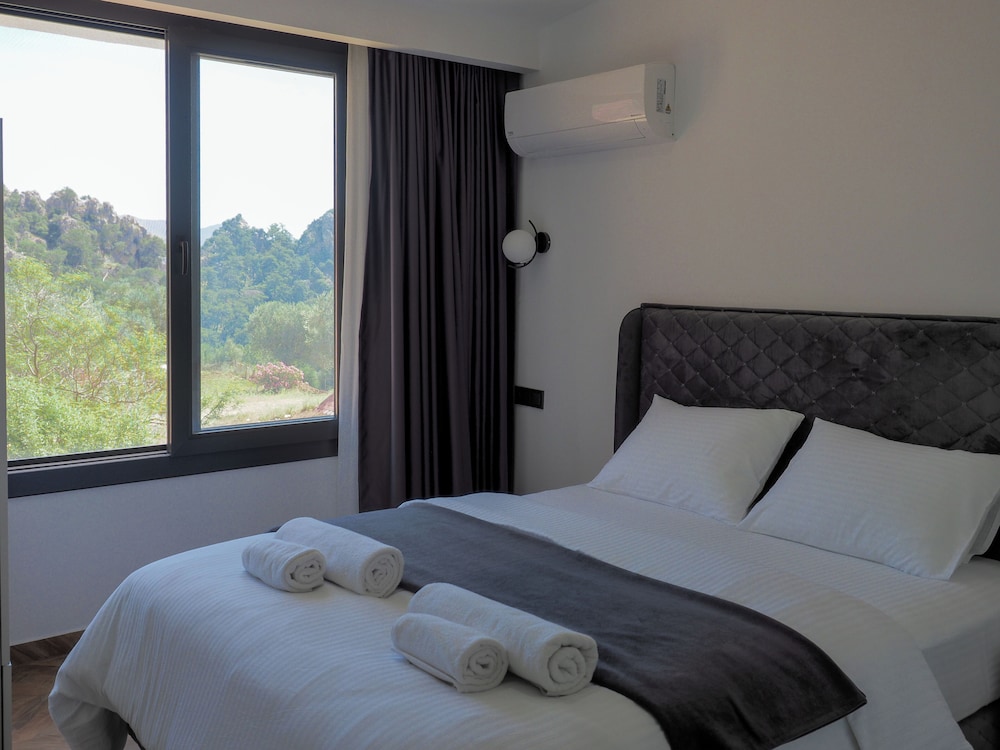 Economy Room