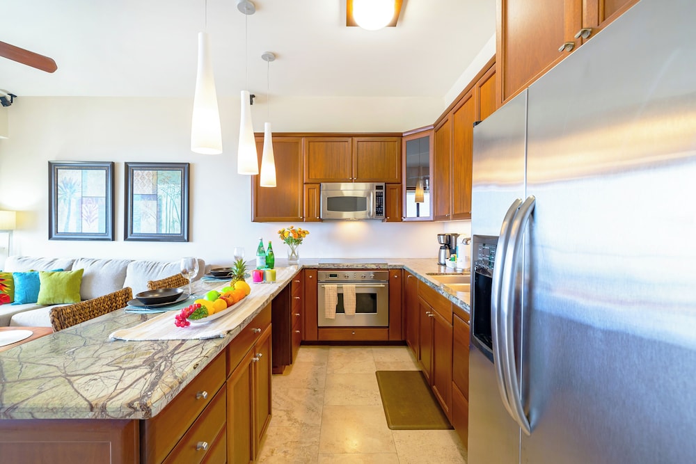 Premium Remodeled Condo with Ocean View and Parking: Premium Suite, 1 King Bed, Balcony, Ocean View (0031) photo