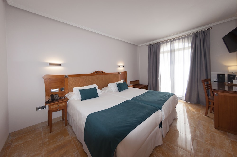 Double or Twin Room, Terrace, Ground Floor - Photo 1