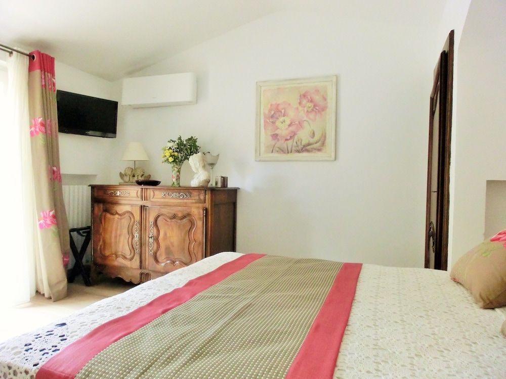 Deluxe Double Room, 1 Queen Bed, Non Smoking, Sea View photo 1