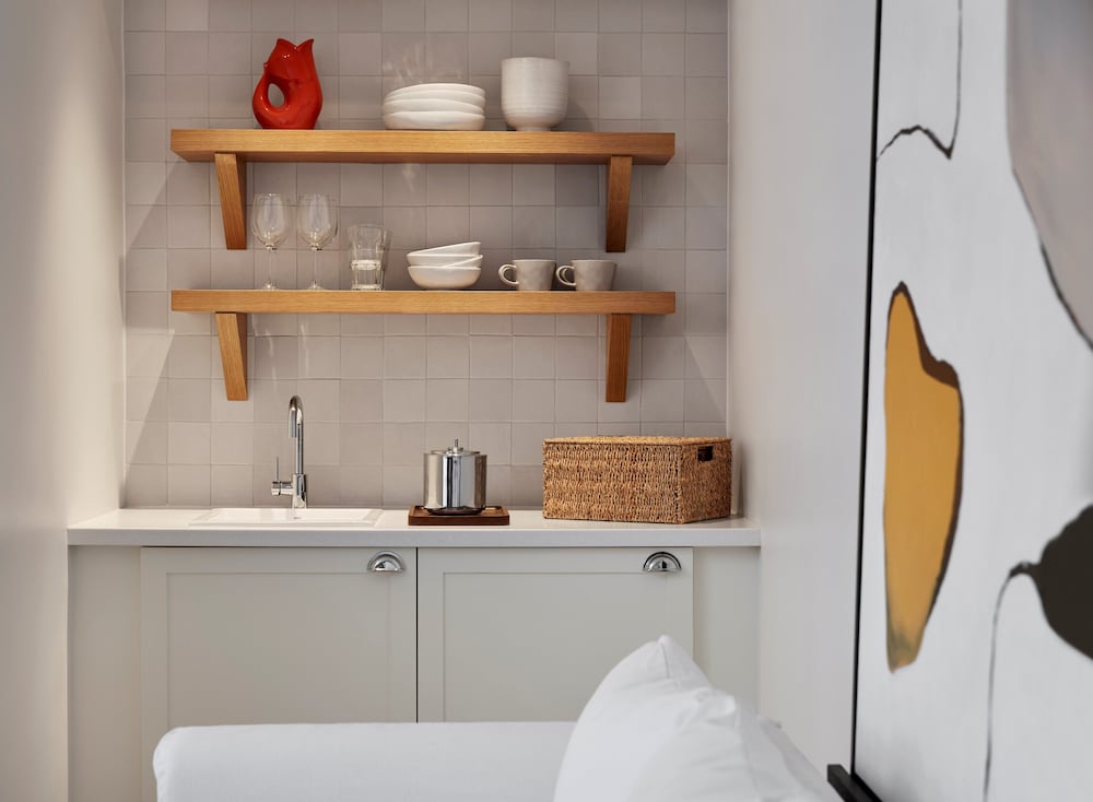 Deluxe King with Kitchenette photo 3