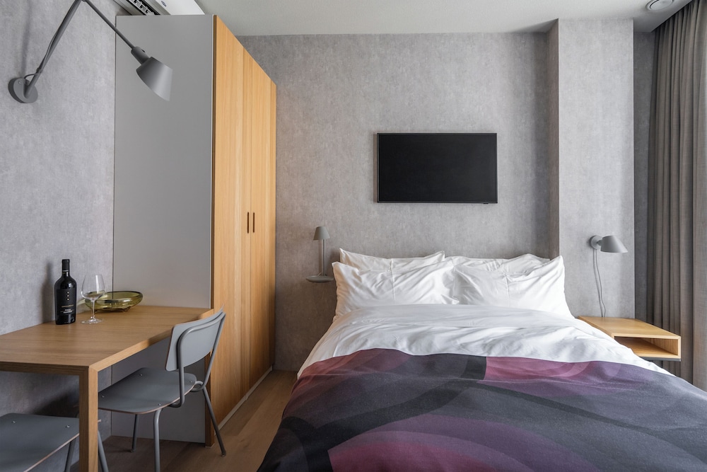 Comfort Studio Suite, 1 Queen Bed, Kitchen