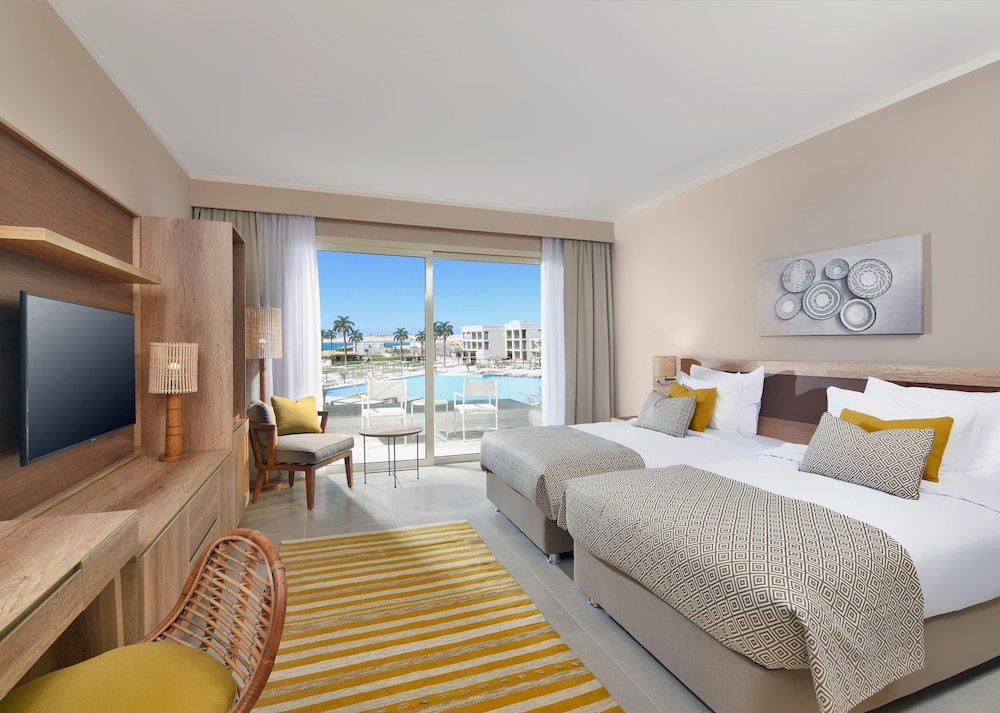 Superior Room, Partial Sea View (Queen or Twin) - Photo 1