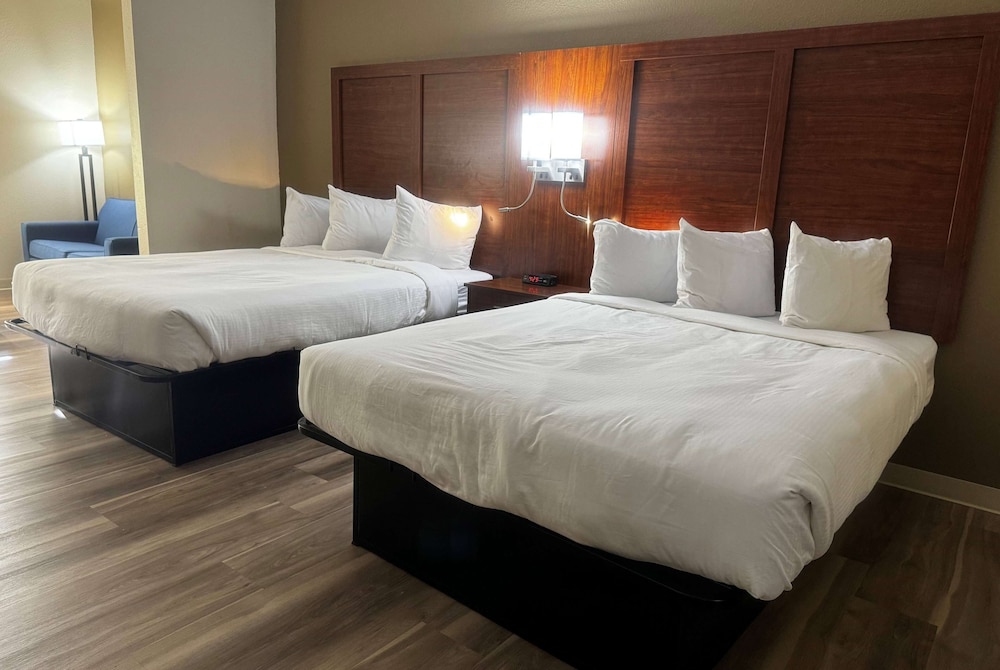 Suite, 2 Queen Beds, Non Smoking, Kitchenette - Photo 7