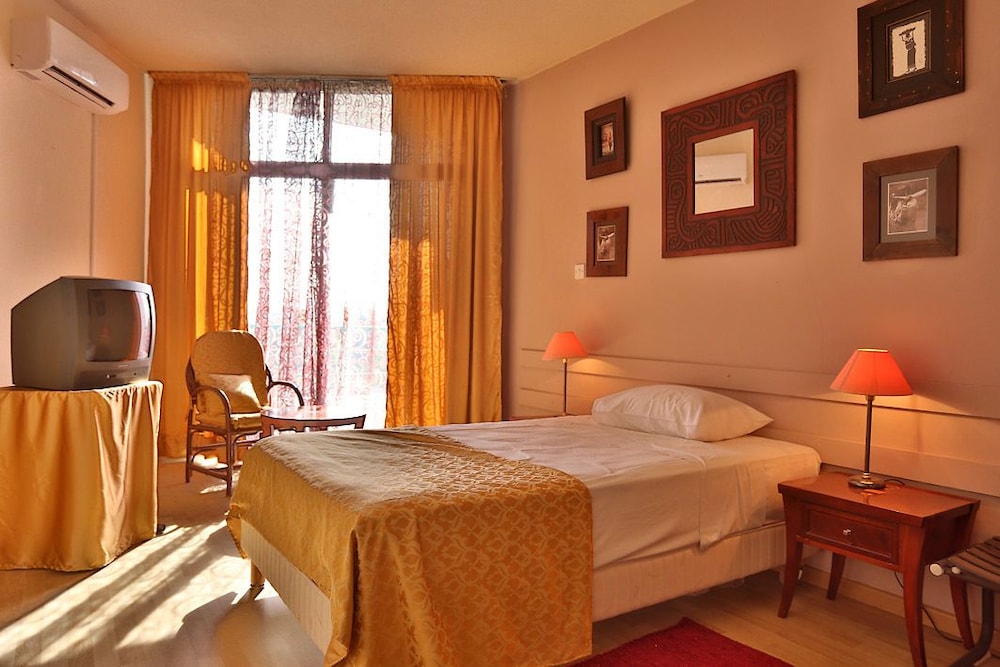 Double or Twin Room - Photo 3