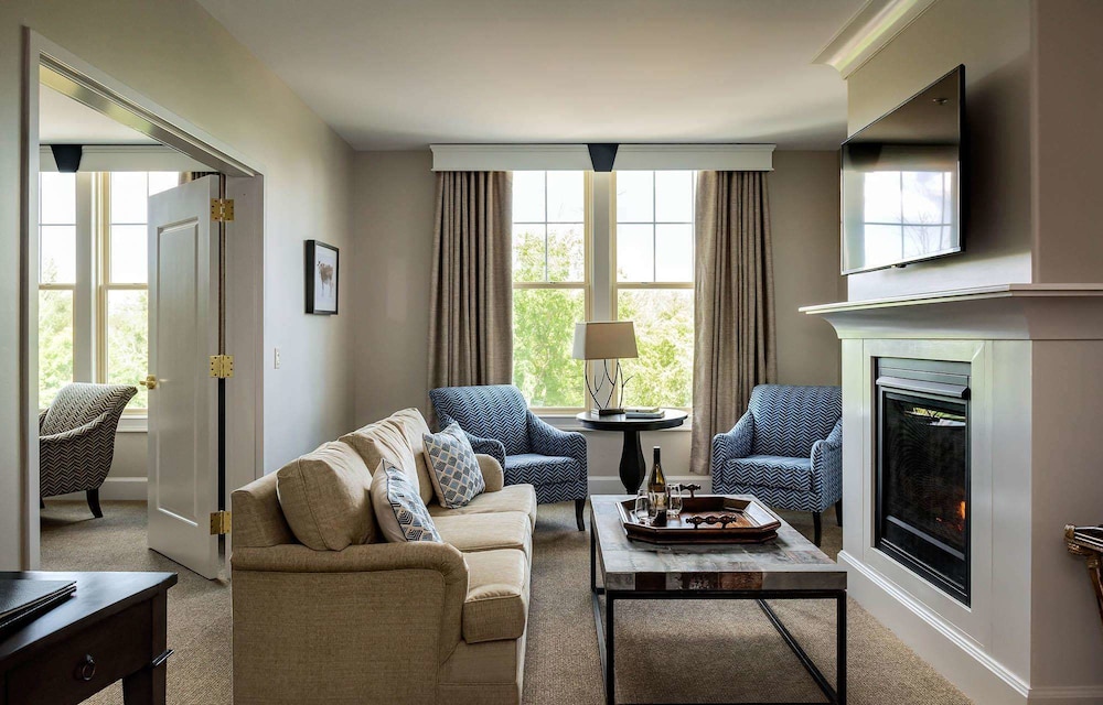 Junior Suite, 1 King Bed photo 3
