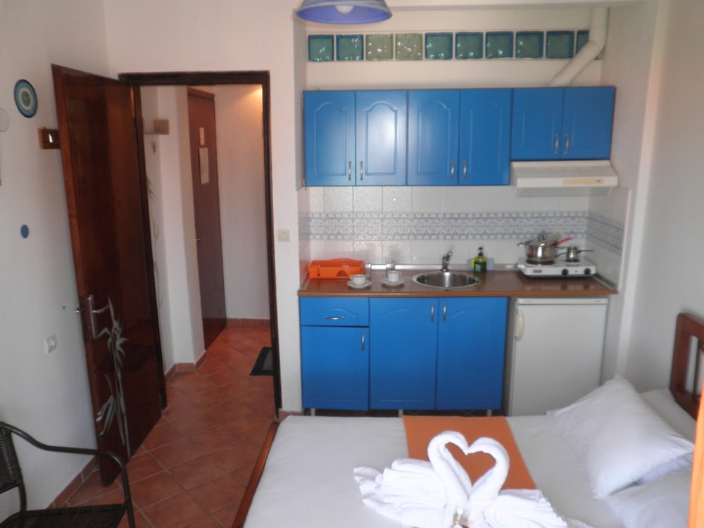 Basic Double Or Twin Room, 1 Double Bed, Smoking photo 2