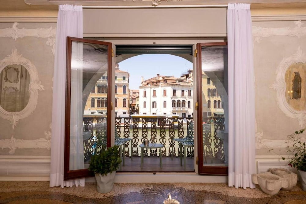 Exclusive Apartment, Canal View photo 2