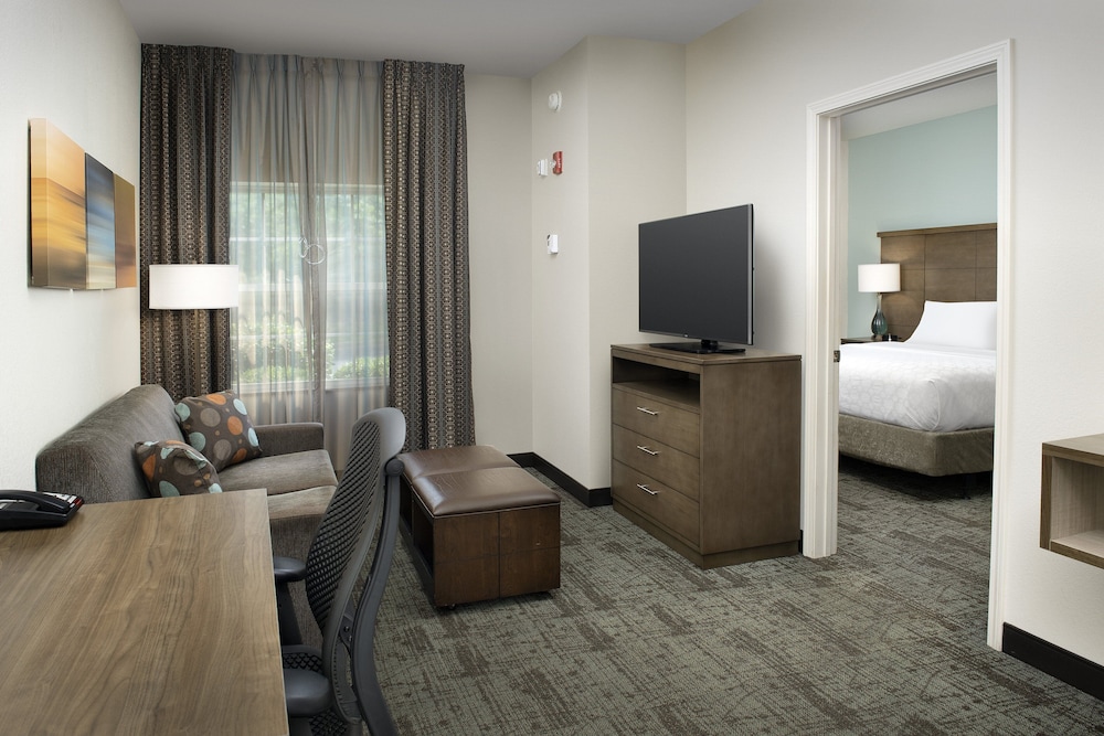 Studio Suite, 1 King Bed, Accessible, Kitchen (Roll-In Shower)