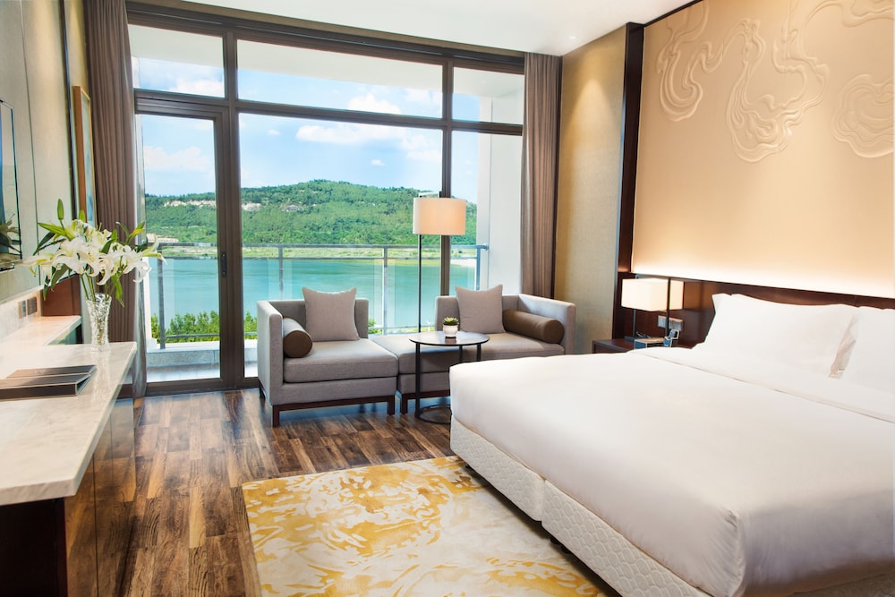 Executive Room with King Bed photo 1