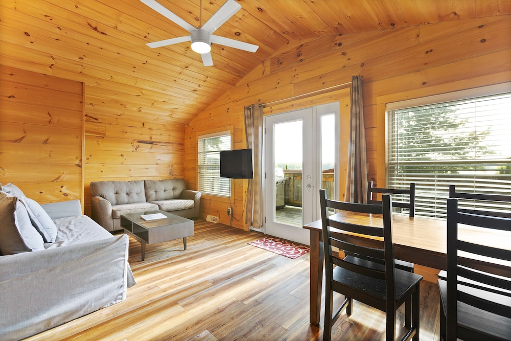 Premium Cabin, 2 Bedrooms, Kitchen, Lake View photo 2